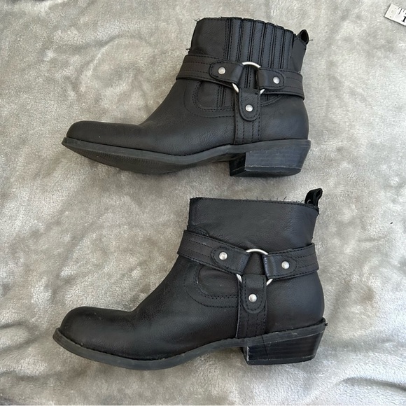 Nicole Women’s Harness Ankle Boots Sz 6 Black Faux Leather Fall Moto Grudge - Picture 7 of 7